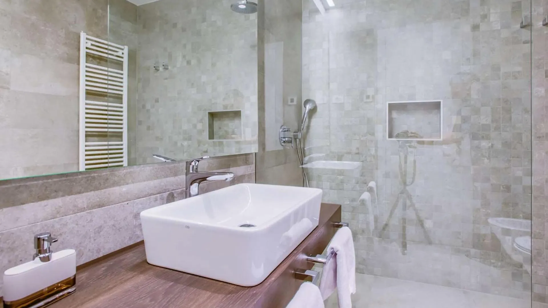 Villa Novica Platinum - 4 Bedroom Villa - Rural Countryside setting - Jacuzzi Sauna&Gym Jasenovica  Croazia