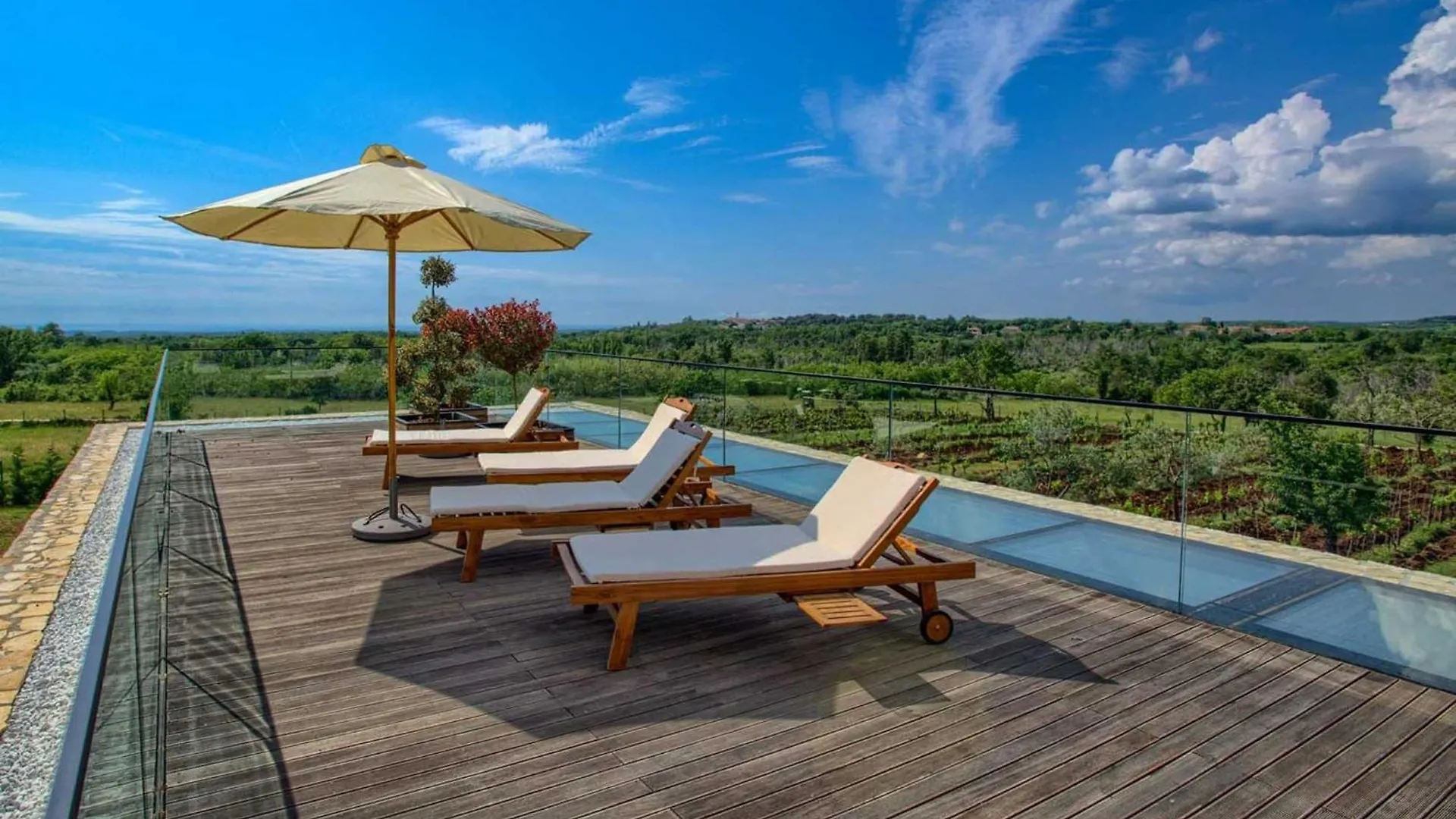 Villa Novica Platinum - 4 Bedroom Villa - Rural Countryside setting - Jacuzzi Sauna&Gym Jasenovica