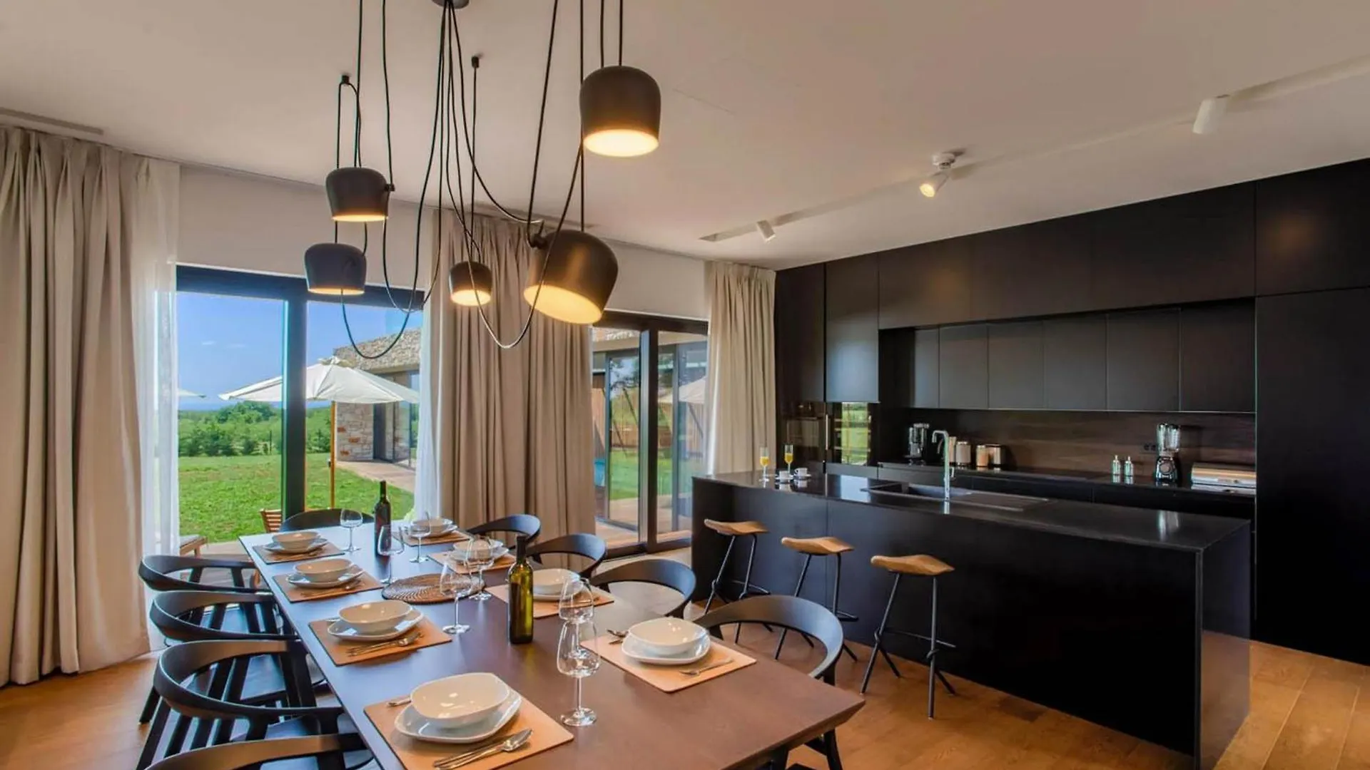 Villa Novica Platinum - 4 Bedroom Villa - Rural Countryside setting - Jacuzzi Sauna&Gym Jasenovica