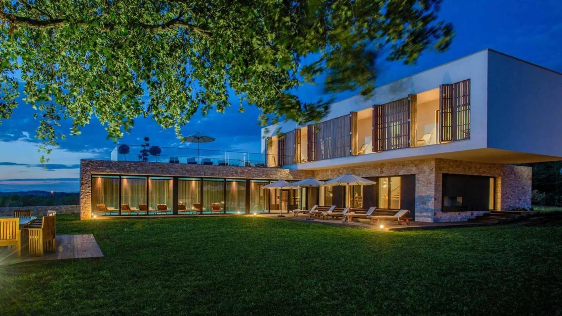 Villa Novica Platinum - 4 Bedroom Villa - Rural Countryside setting - Jacuzzi Sauna&Gym Jasenovica